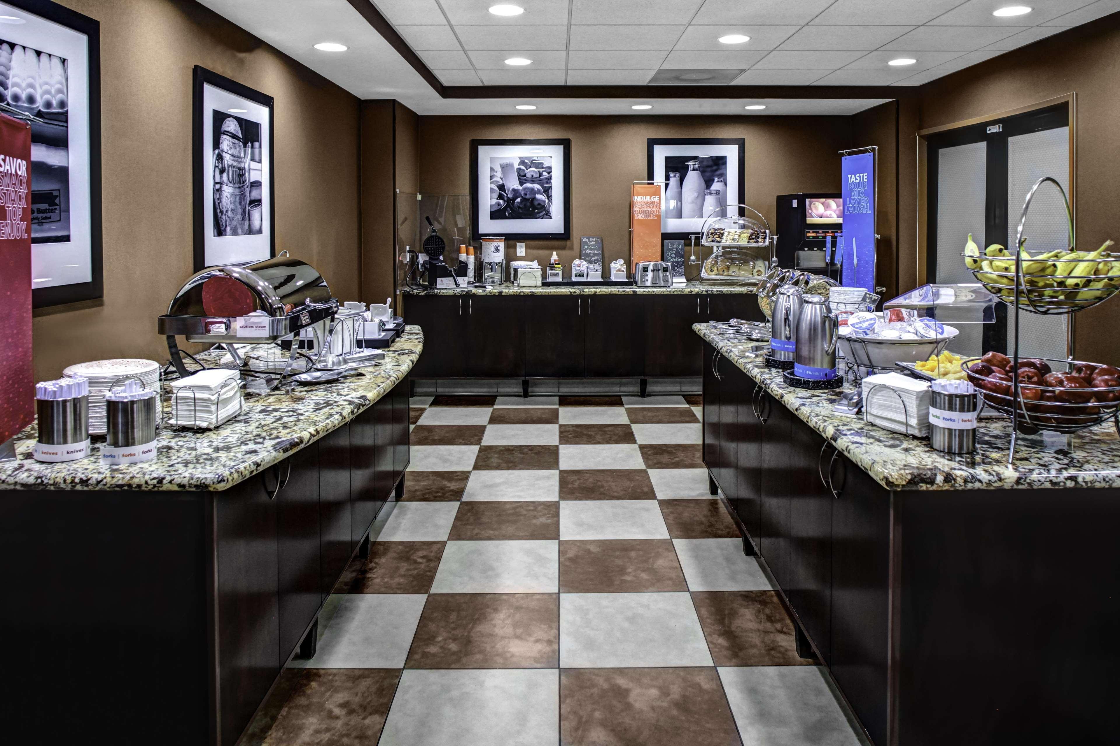 Hampton Inn And Suites Bakersfield / Highway 58 Екстериор снимка