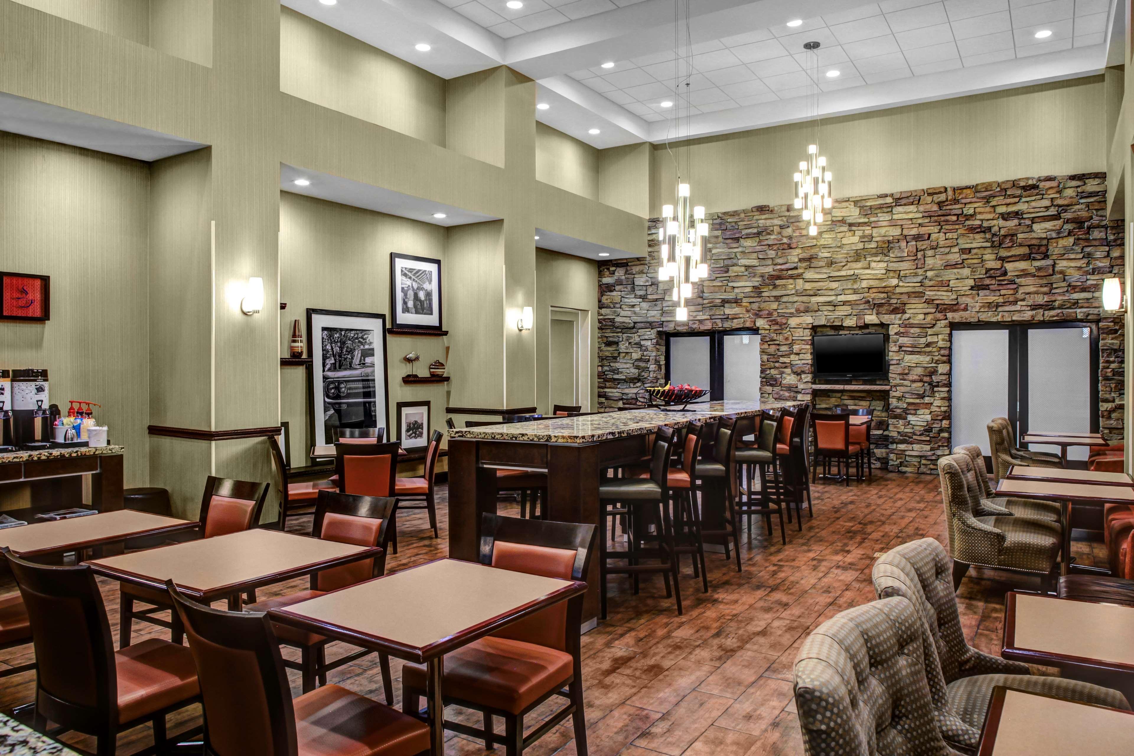 Hampton Inn And Suites Bakersfield / Highway 58 Екстериор снимка