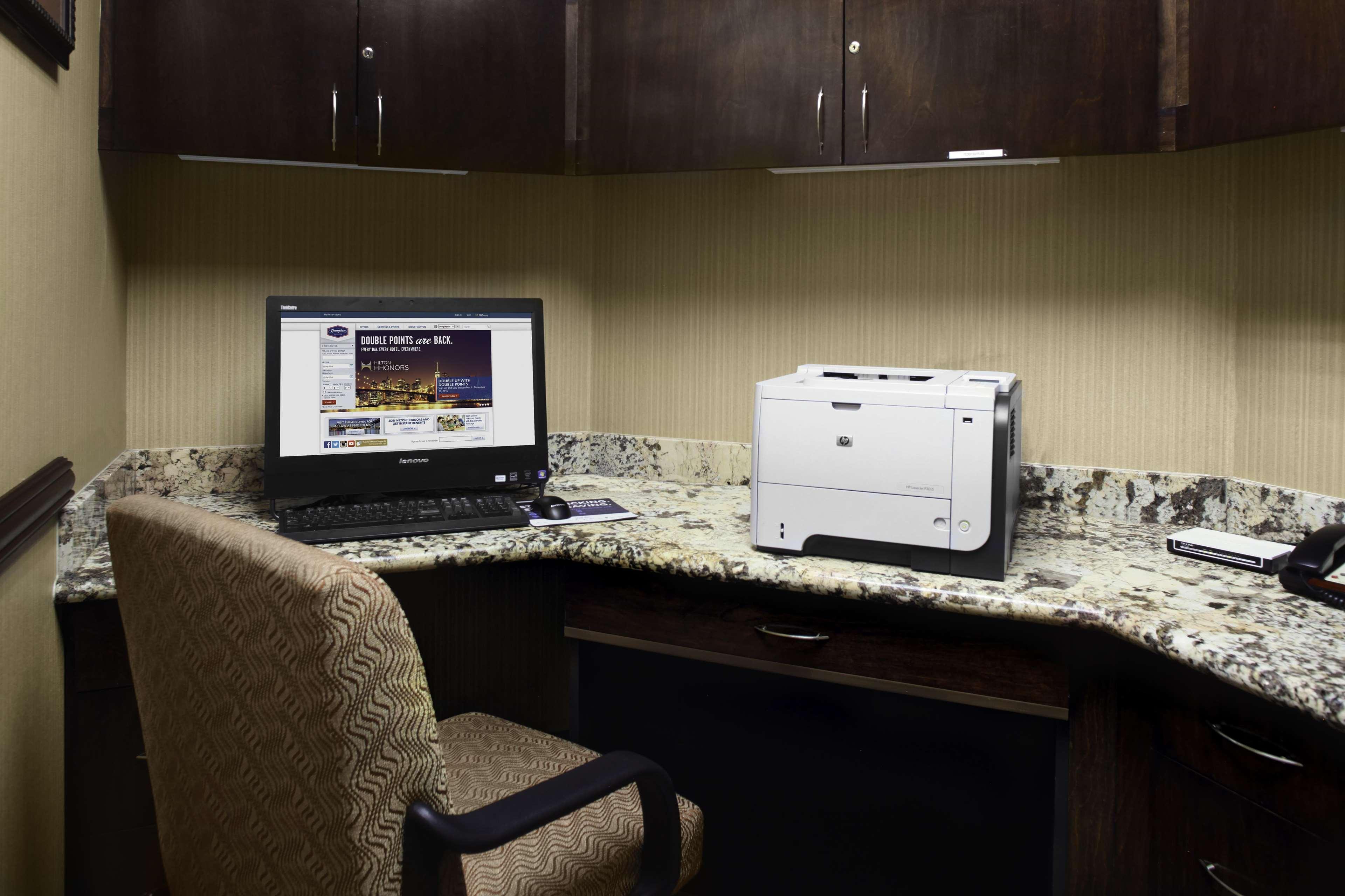 Hampton Inn And Suites Bakersfield / Highway 58 Екстериор снимка