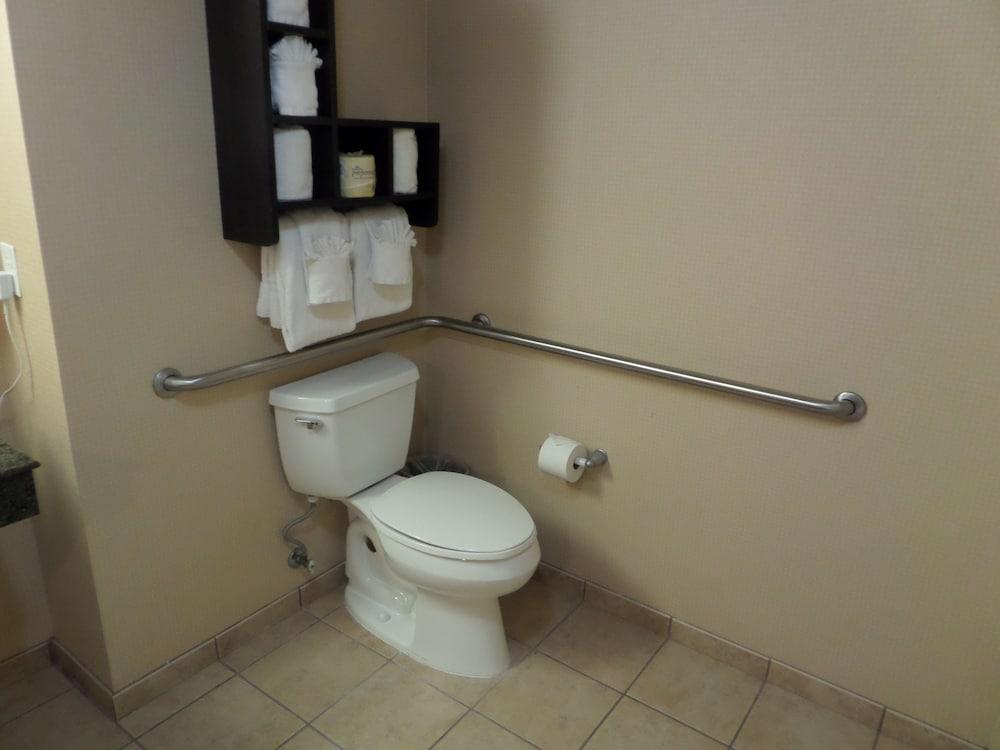 Hampton Inn And Suites Bakersfield / Highway 58 Екстериор снимка