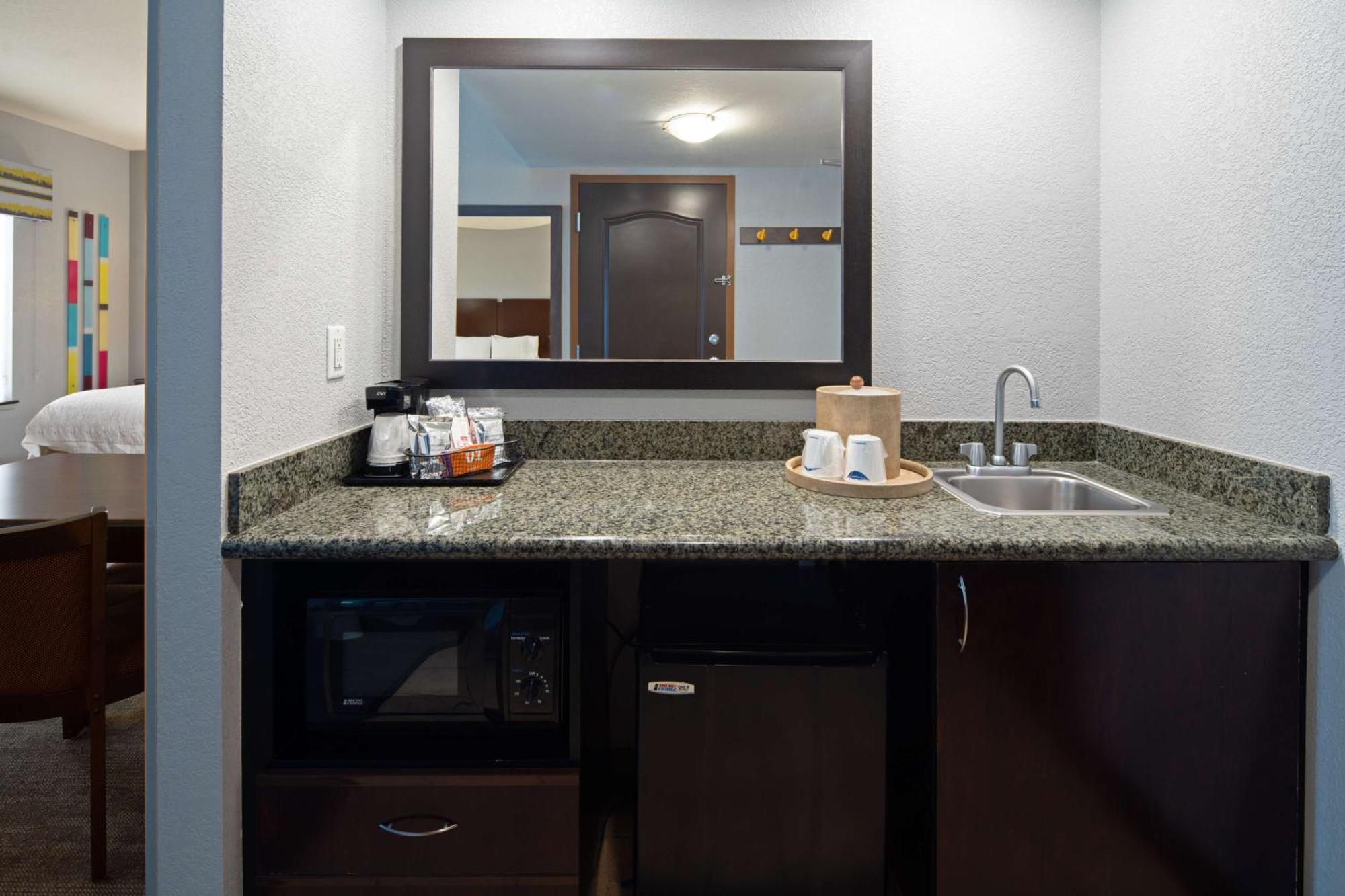 Hampton Inn And Suites Bakersfield / Highway 58 Екстериор снимка