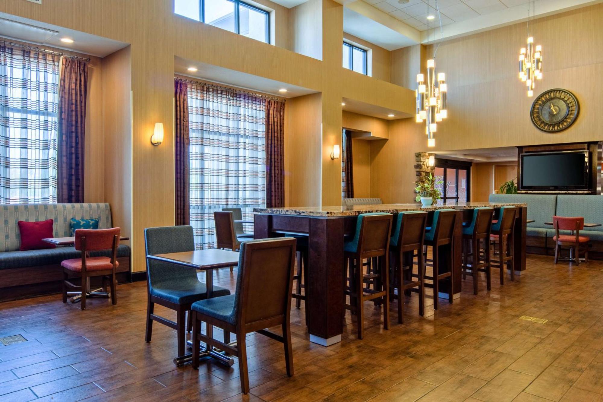 Hampton Inn And Suites Bakersfield / Highway 58 Екстериор снимка